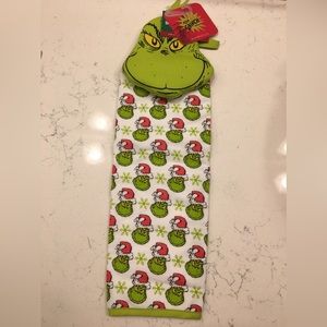 The Grinch towel NWT